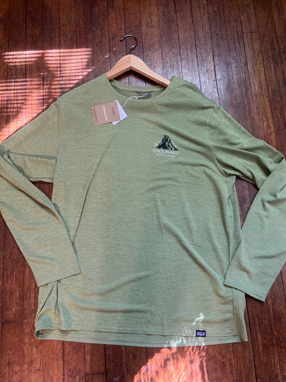 NWT Patagonia M’s Cap Cool Daily LS Chouinard Crest/ Buckhorn Green